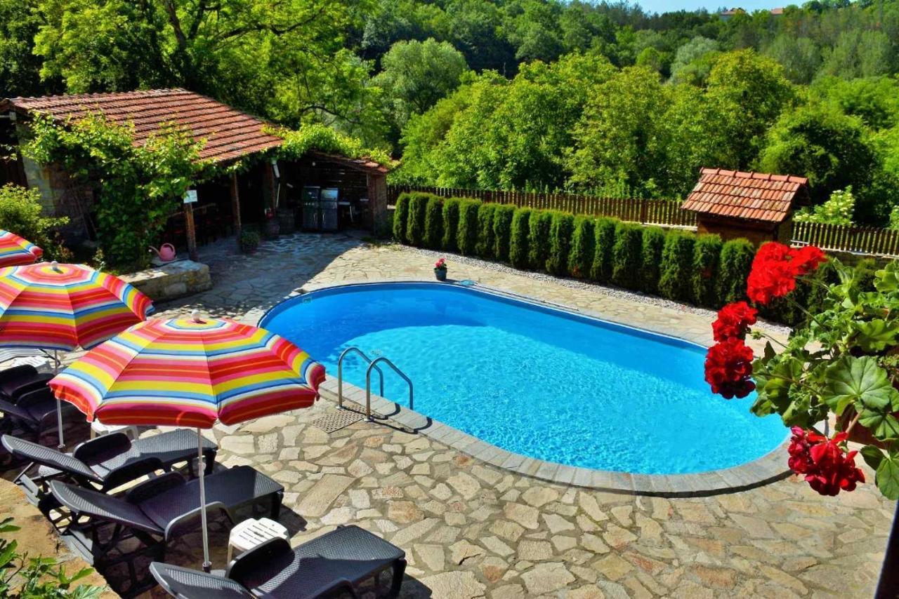 Къща Край Реката/ House By The River Vetrintsi Exteriör bild